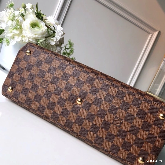 WIS RIVERSIDE Vuitton Louis 0709